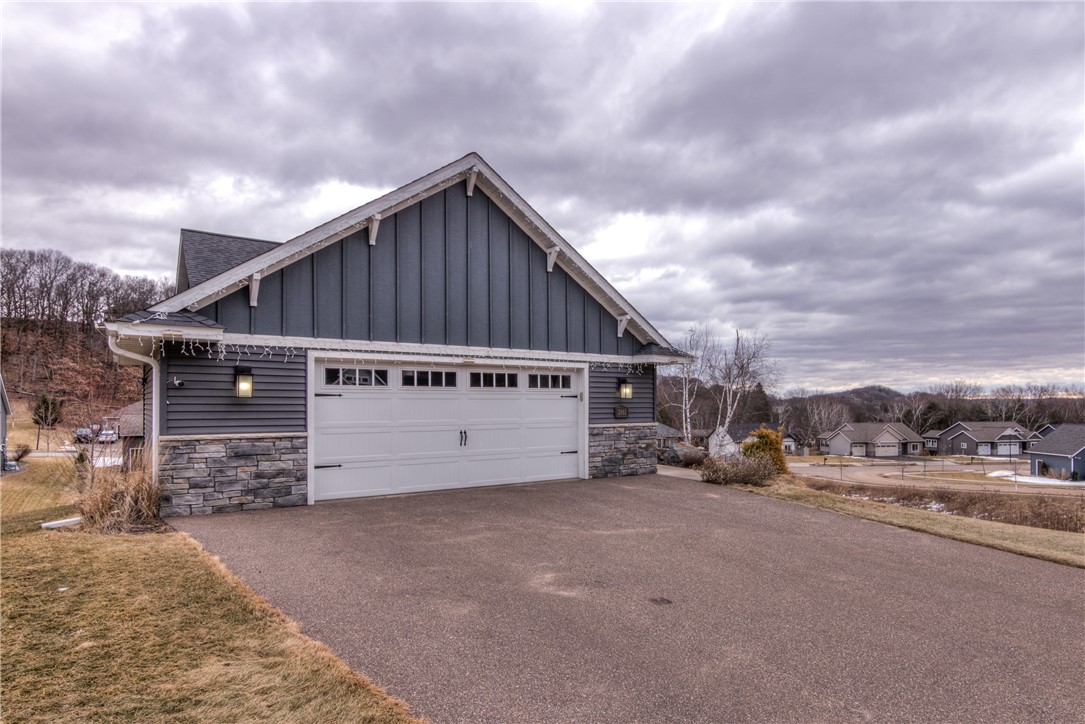 2661 Highclere Drive Property Photo 39