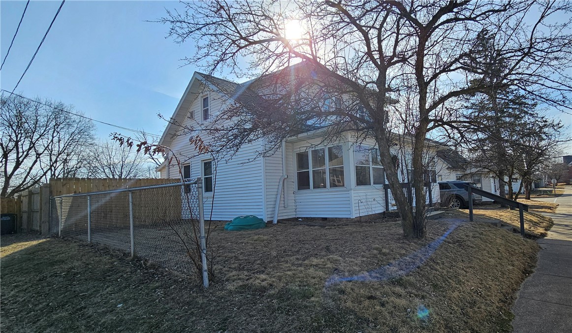 315 W 1st Street Property Photo 2