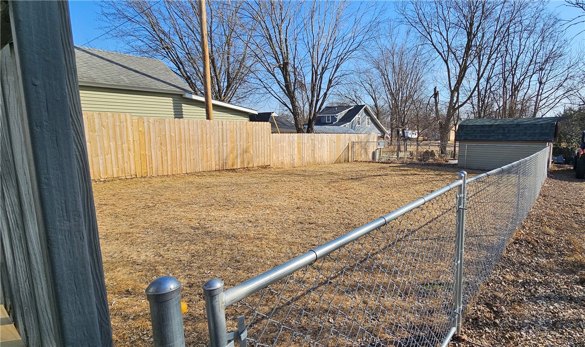 315 W 1st Street Property Photo 4