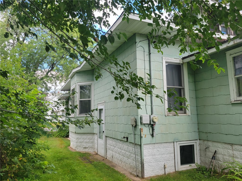 105 W Hazel Street Property Photo 3