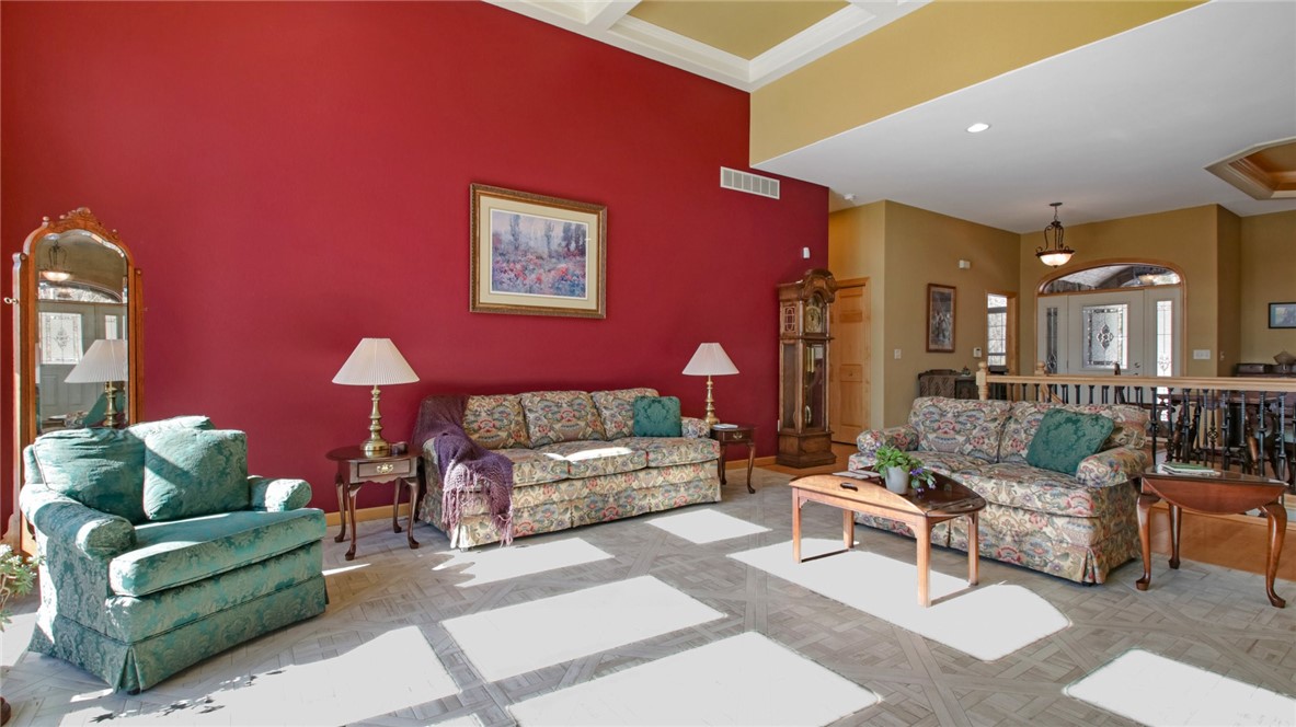 218815 Greentree Road Property Photo 6