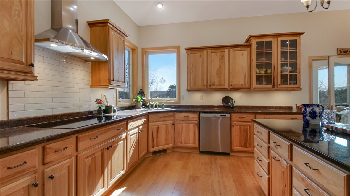 218815 Greentree Road Property Photo 14
