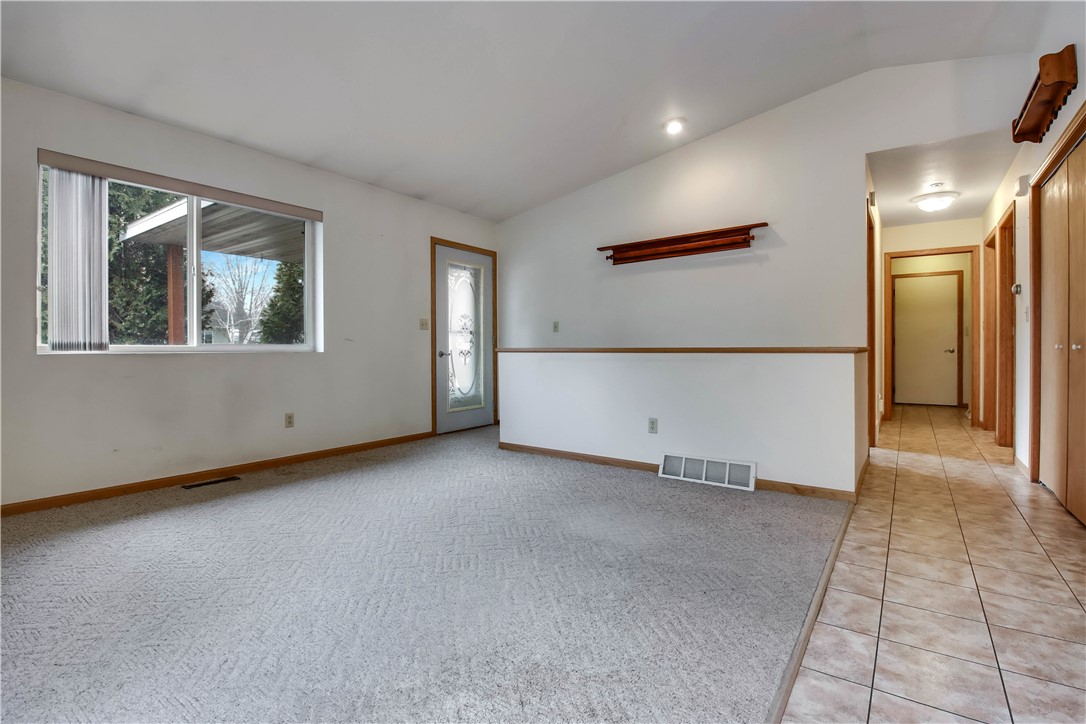 1302 W Stout Street Property Photo 8