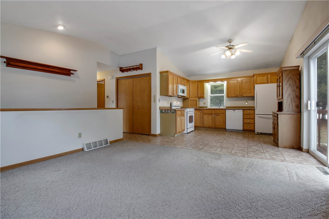 1302 W Stout Street Property Photo 9