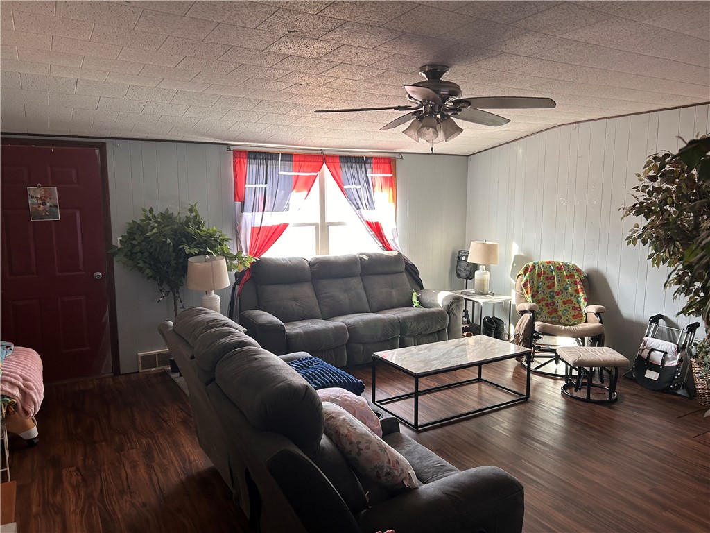 1528 Lynn Avenue Property Photo 4