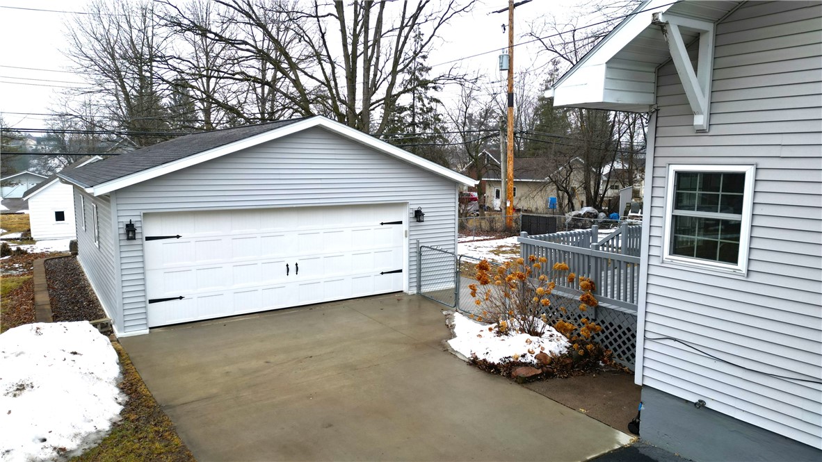 410 Menasha Avenue E Property Photo 6