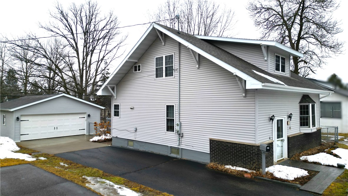 410 Menasha Avenue E Property Photo 7