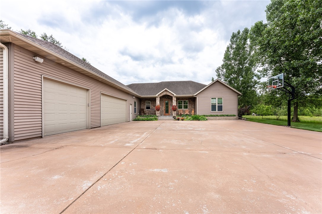 8201 Nine Mile Creek Road Property Photo 3