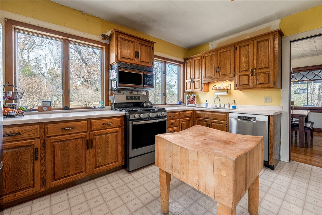 220 Dwight Street Property Photo 4