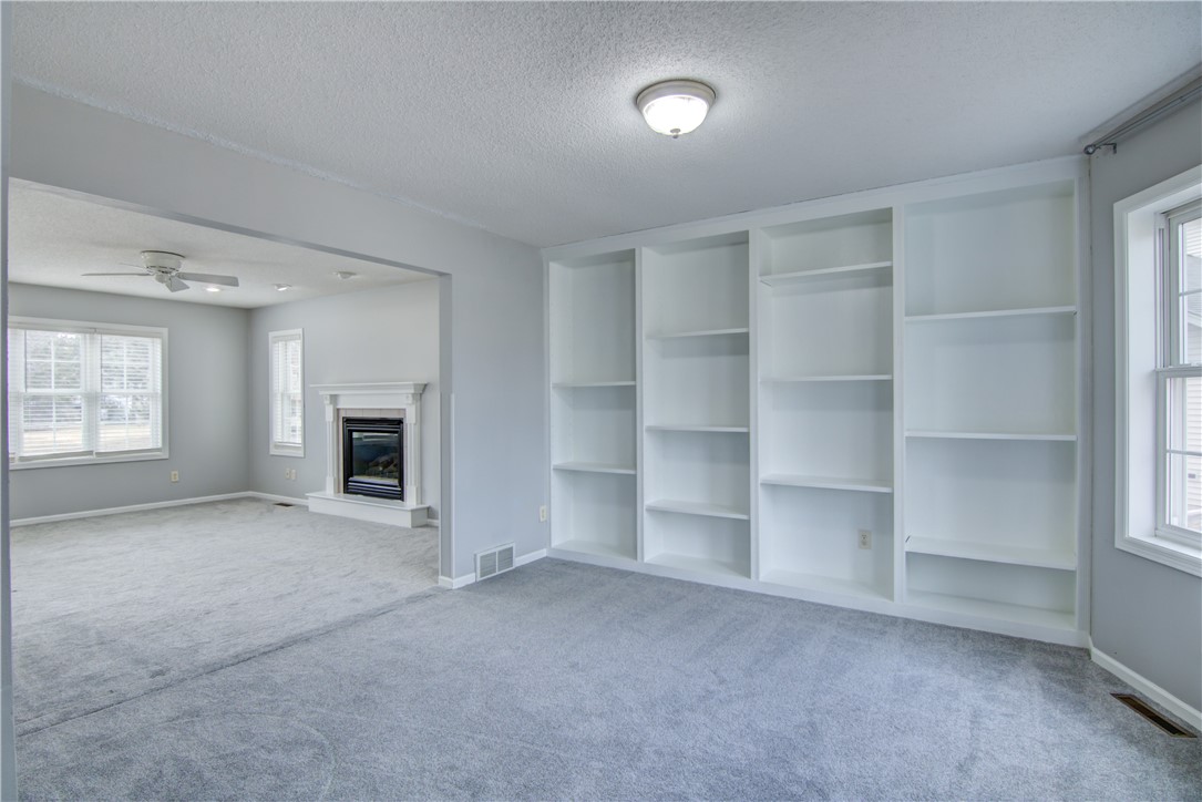 1027 Willow Green Circle Property Photo 3