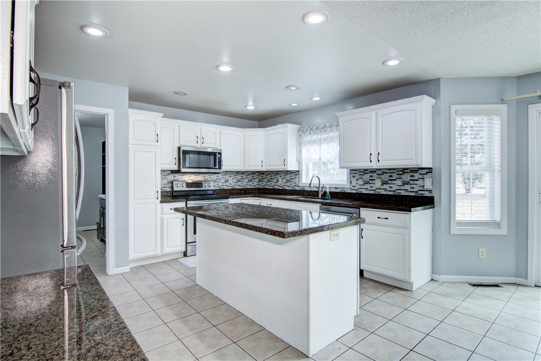1027 Willow Green Circle Property Photo 10