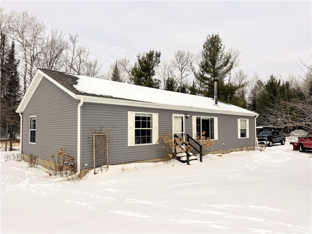 46775 Tri Lakes Road Property Photo 1
