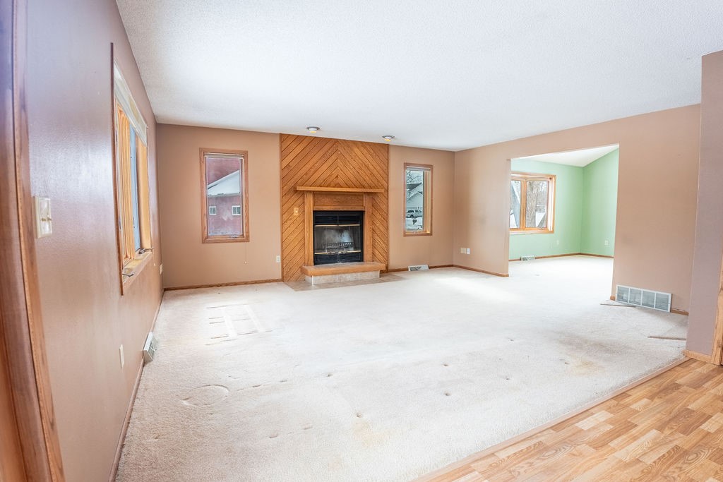 315 Royal Crest Drive Property Photo 4