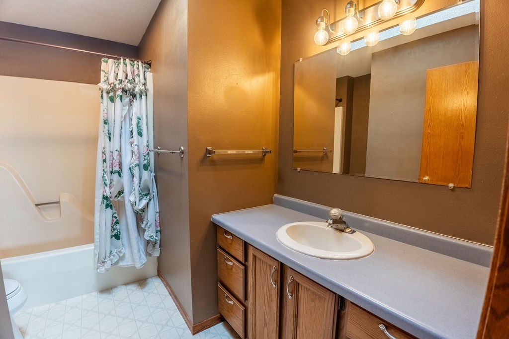 315 Royal Crest Drive Property Photo 16