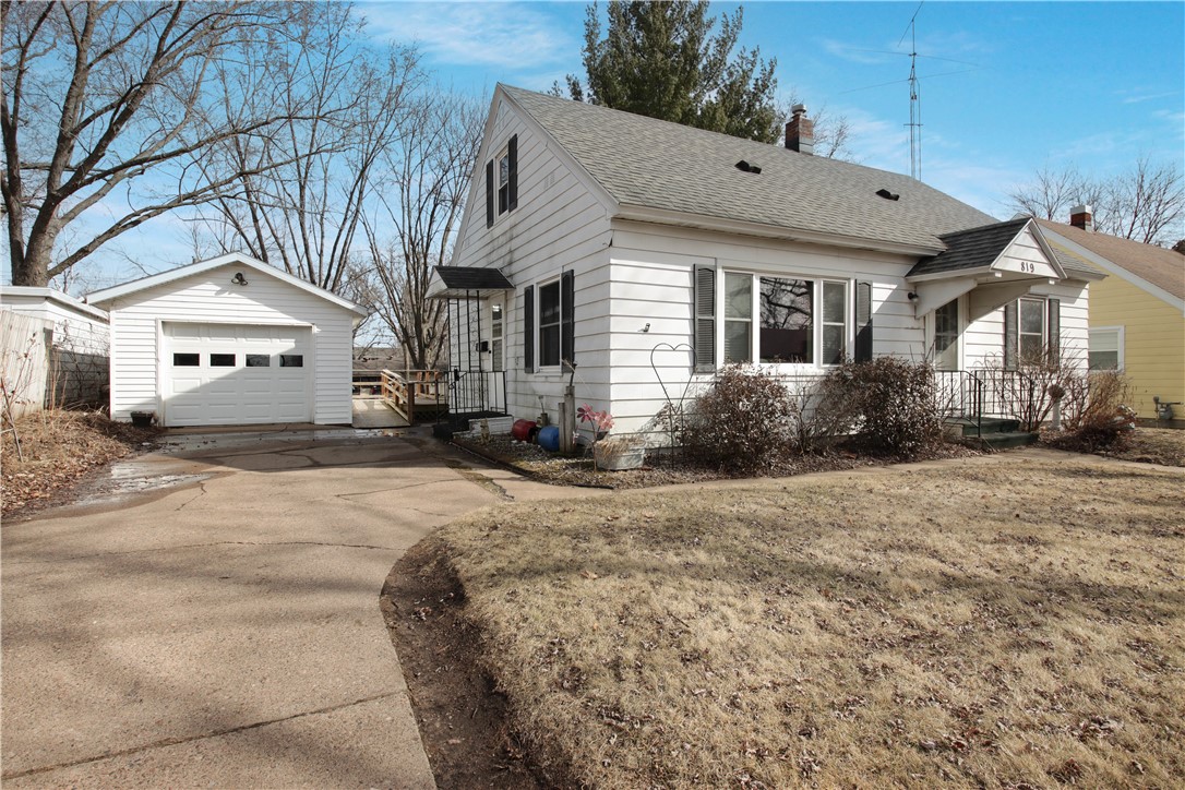 819 Maple Street Property Photo 1