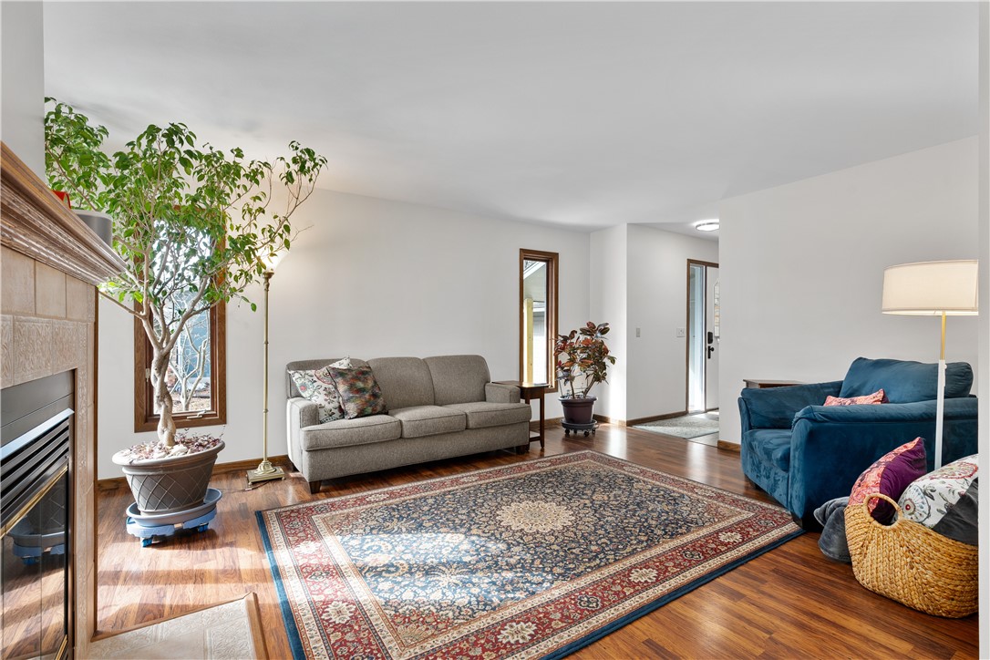2214 Frona Place Property Photo 6