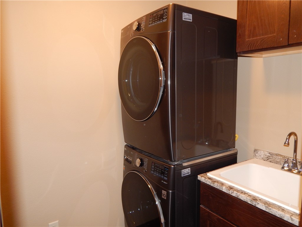 558 230th Street Property Photo 6