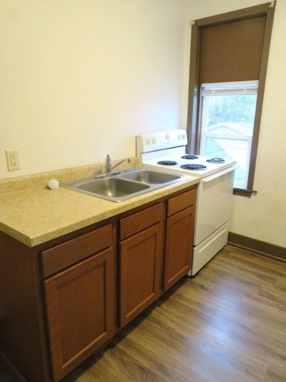 1202 13th Avenue E 2 Property Photo 3