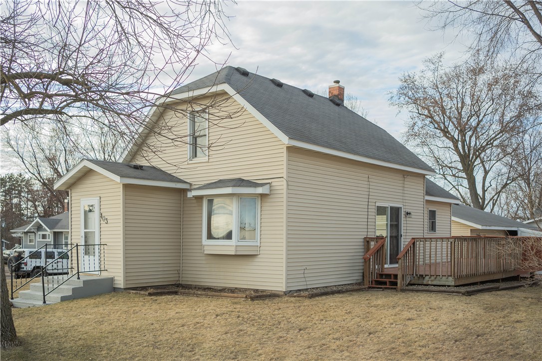 103 Railroad Avenue W Property Photo