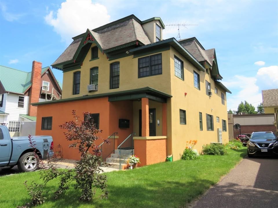 7 E Elm Street 3 Property Photo