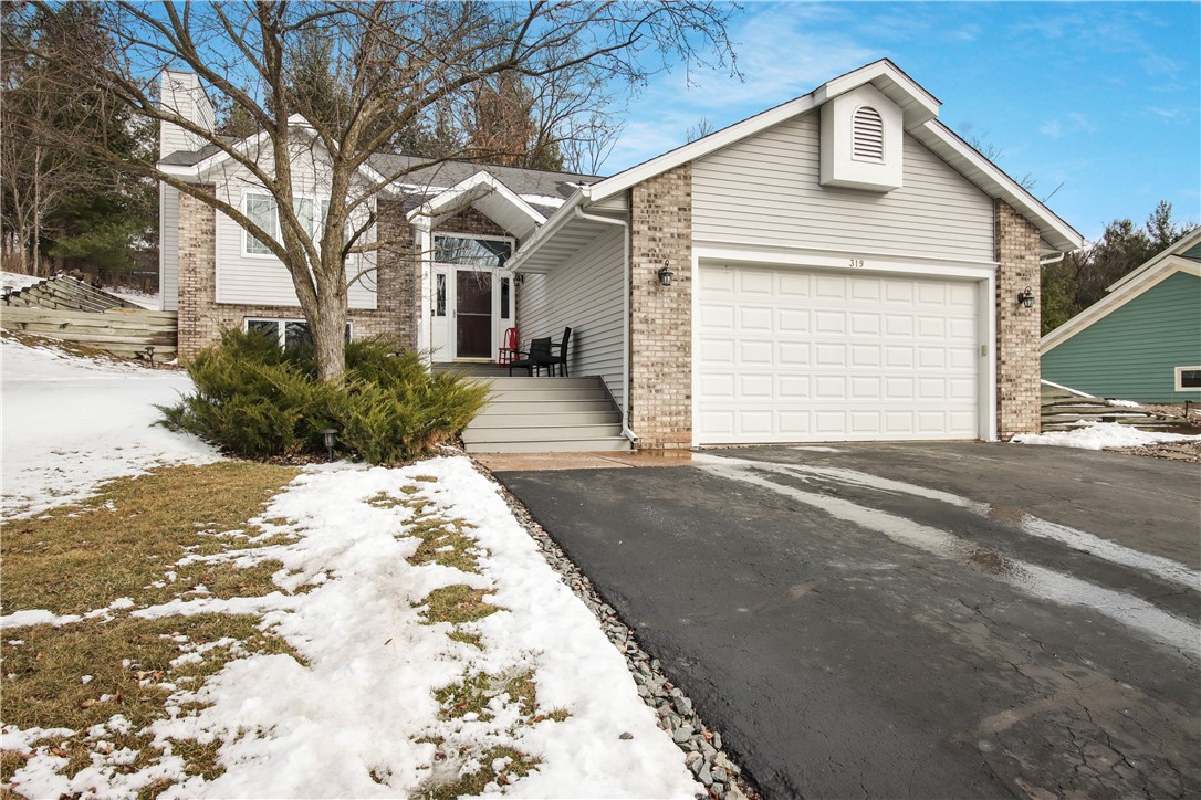 319 Hampton Court Property Photo