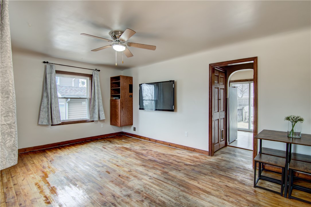 913 Starr Avenue Property Photo 2