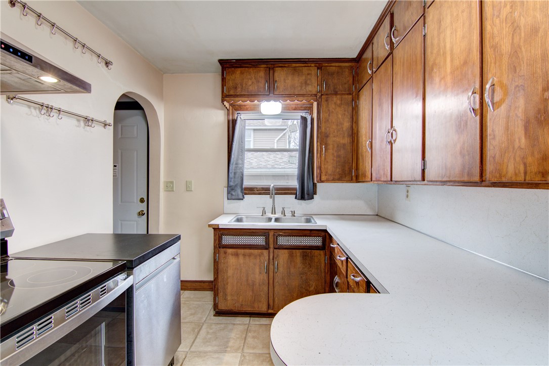 913 Starr Avenue Property Photo 6