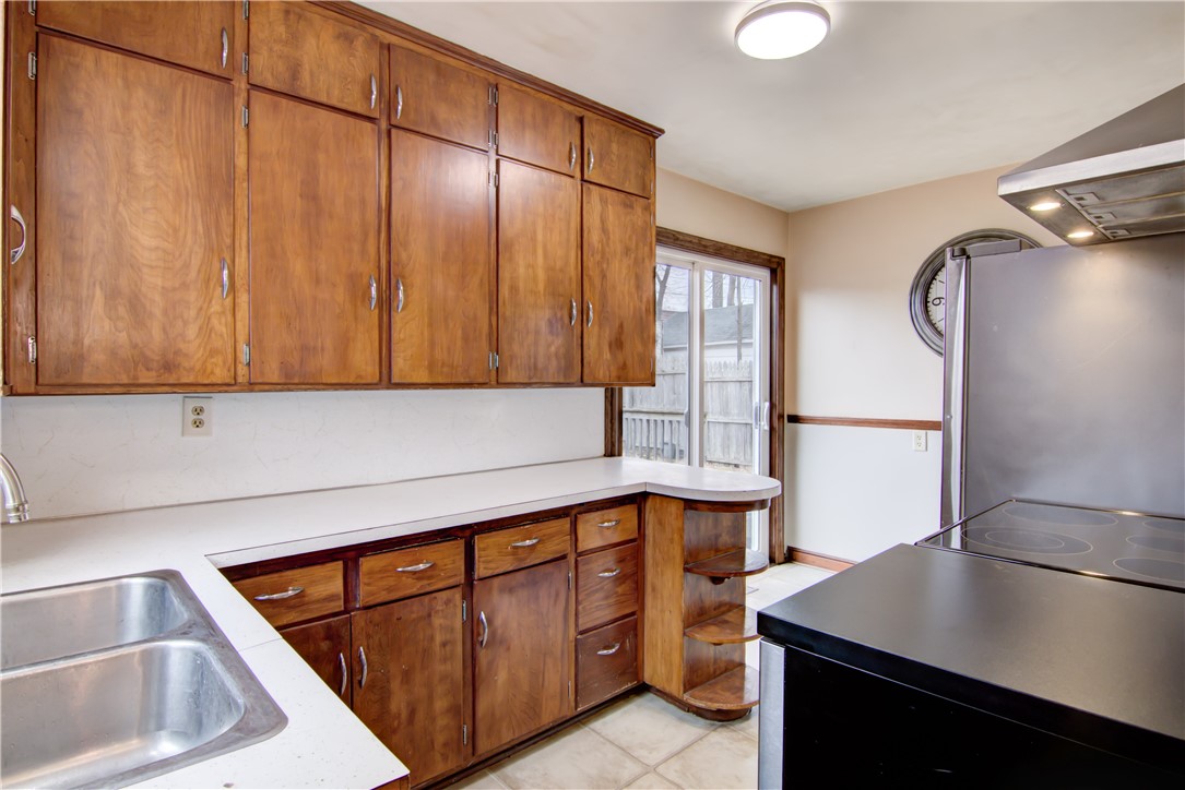 913 Starr Avenue Property Photo 7