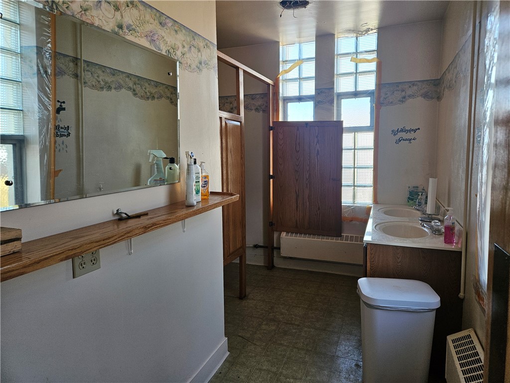 113 Main Street W Property Photo 8