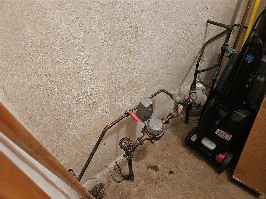 113 Main Street W Property Photo 11