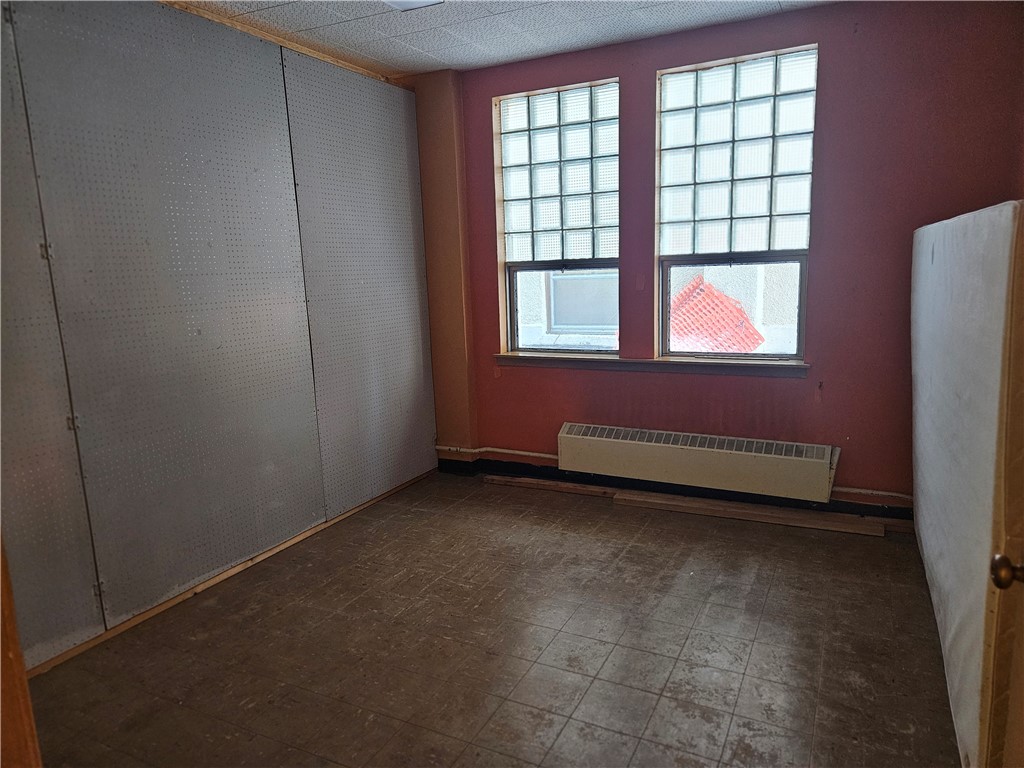 113 Main Street W Property Photo 16