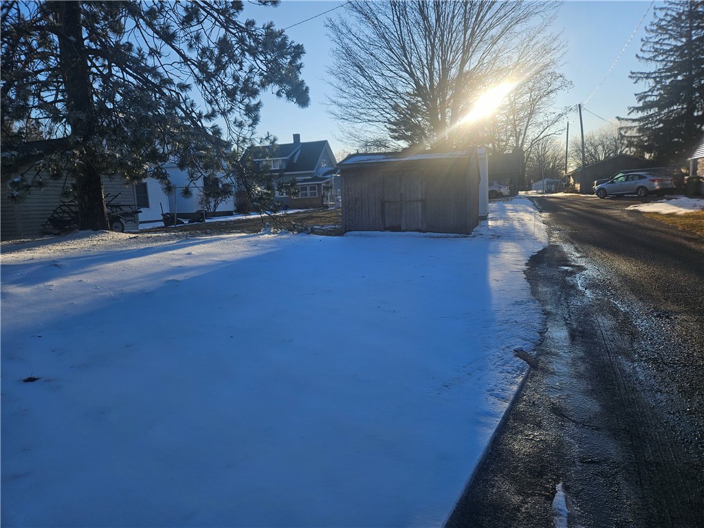 113 Main Street W Property Photo 20