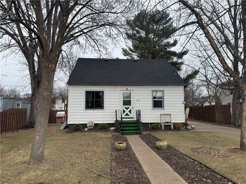 1708 5th Street E Property Photo