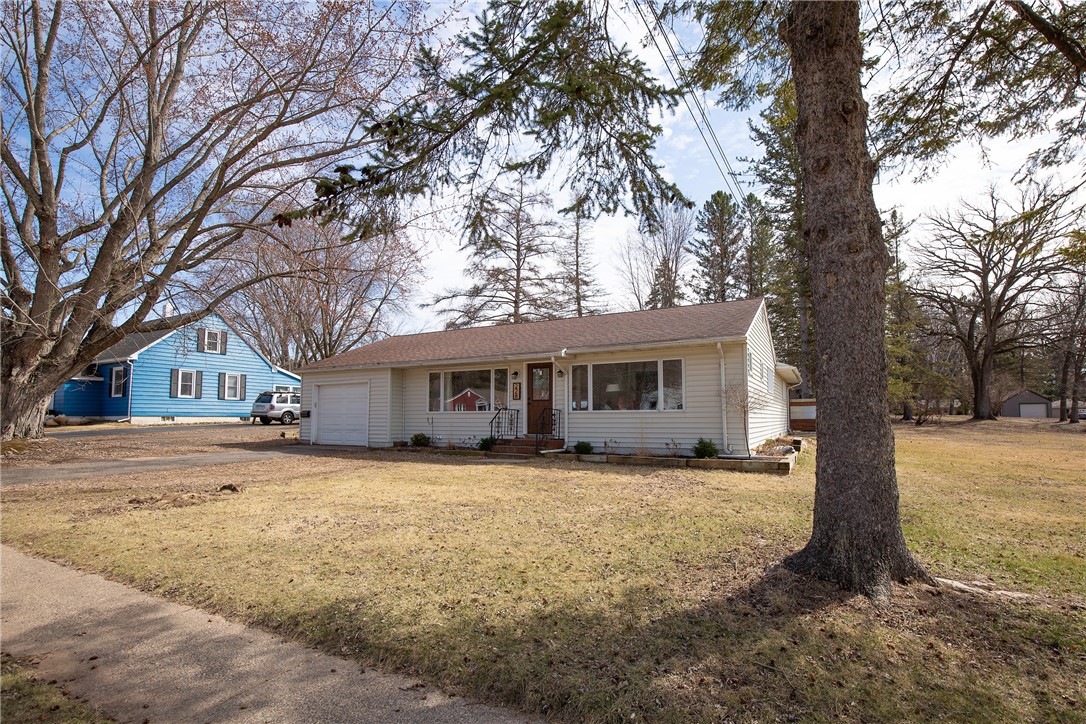 228 Broadway Street E Property Photo