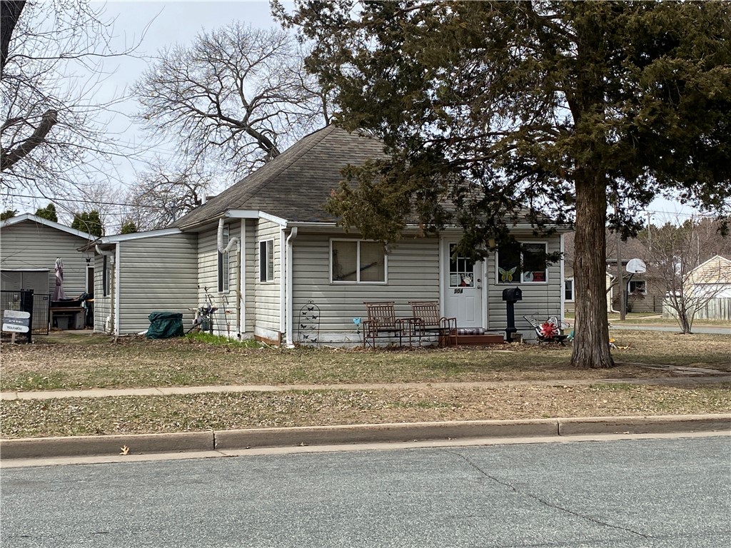 304 6th Street W Property Photo