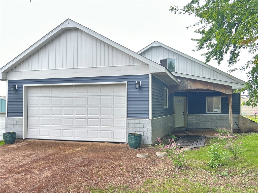 121 Diamond Street Property Photo 1