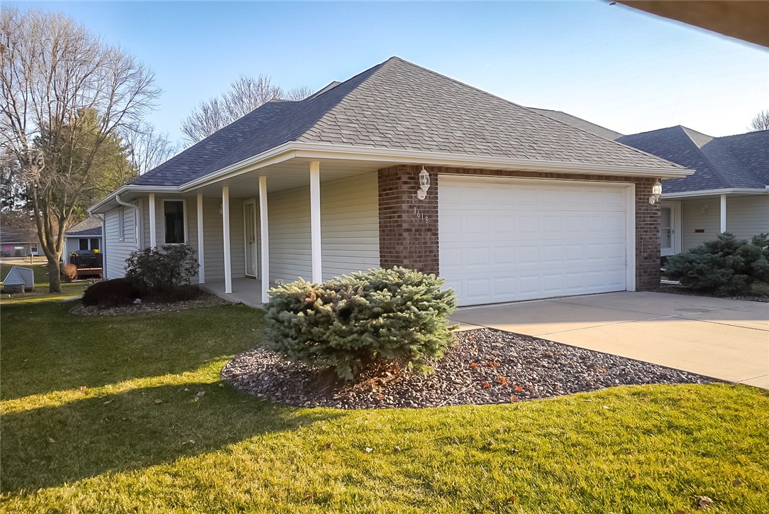 1613 Chumas Drive Property Photo 1