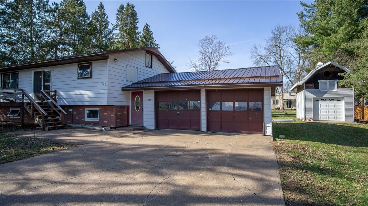 228 W Dell Street Property Photo