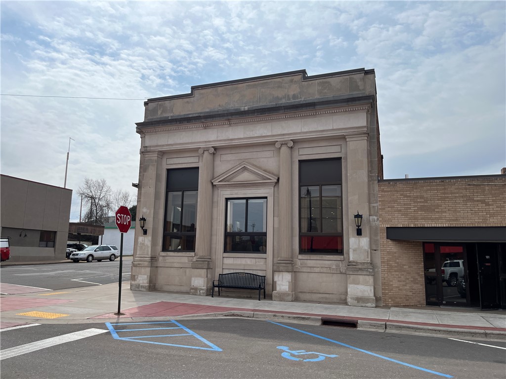 101 W Madison Avenue Property Photo