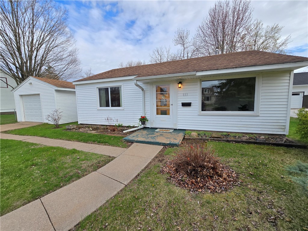 833 Stanley Street Property Photo 1
