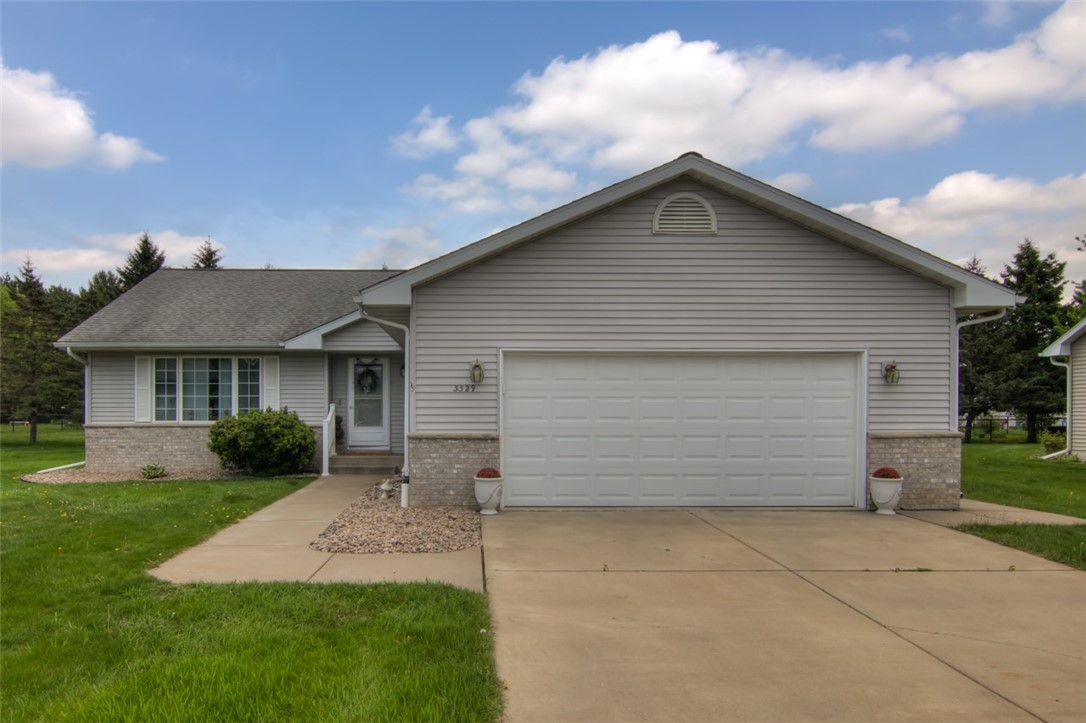 3329 E Meadows Place Property Photo 1