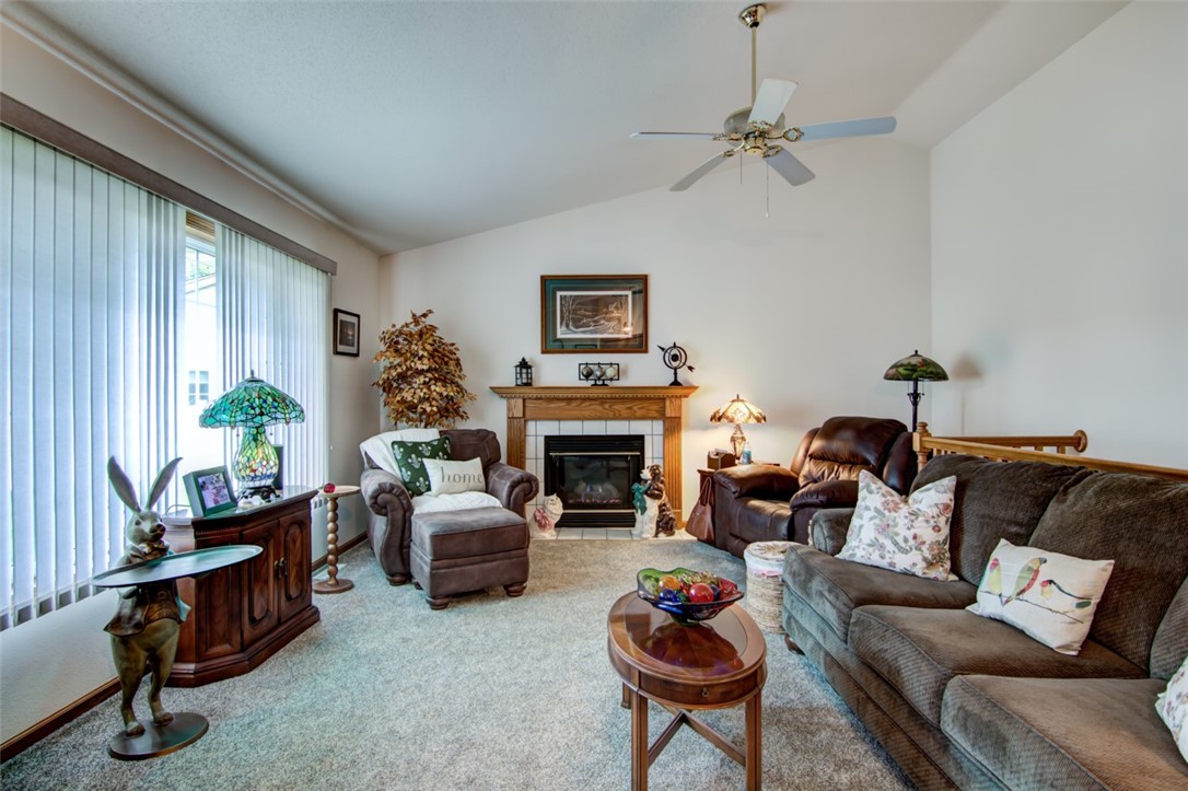 3329 E Meadows Place Property Photo 4