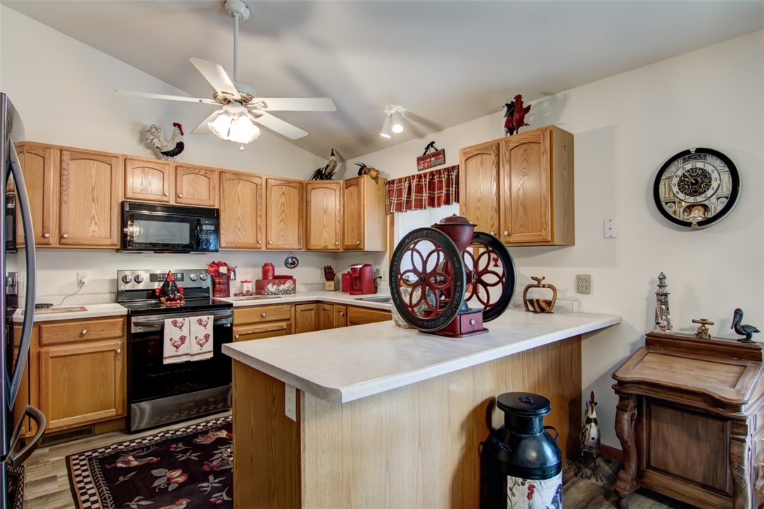 3329 E Meadows Place Property Photo 6