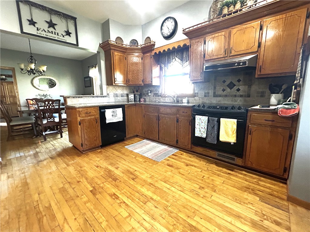 W15754 State Highway 121 Property Photo 6