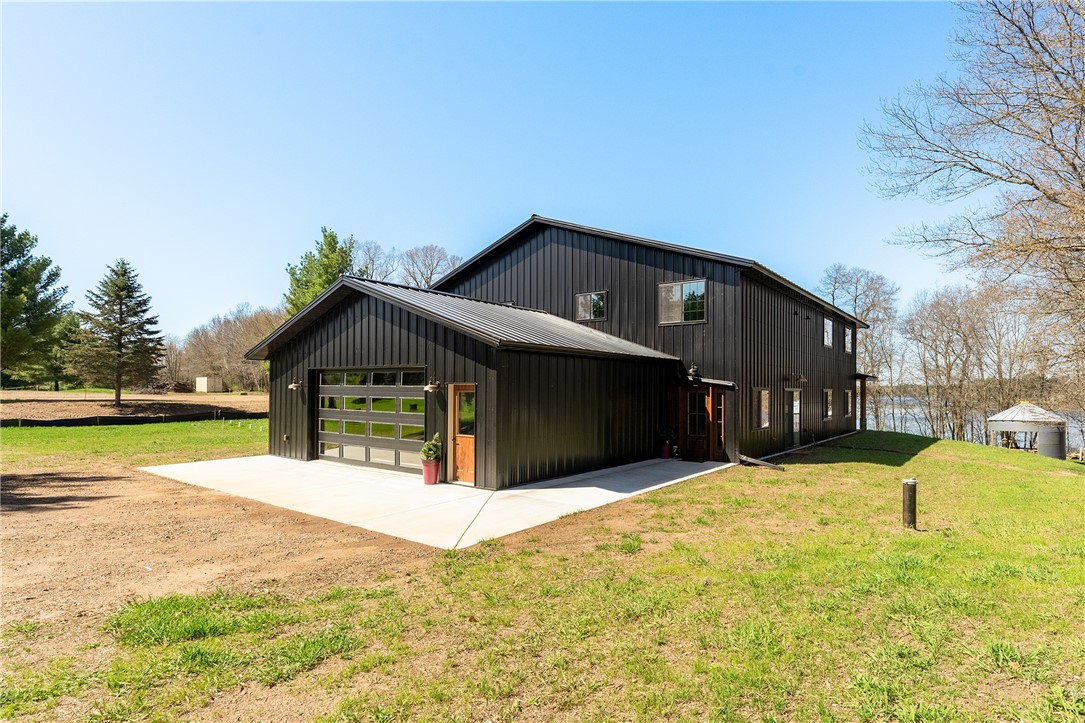 2736 7 5/8 Avenue Property Photo 1