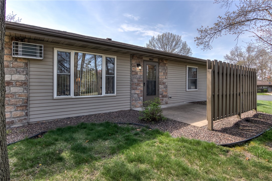 3607 Oak Tree Lane Property Photo