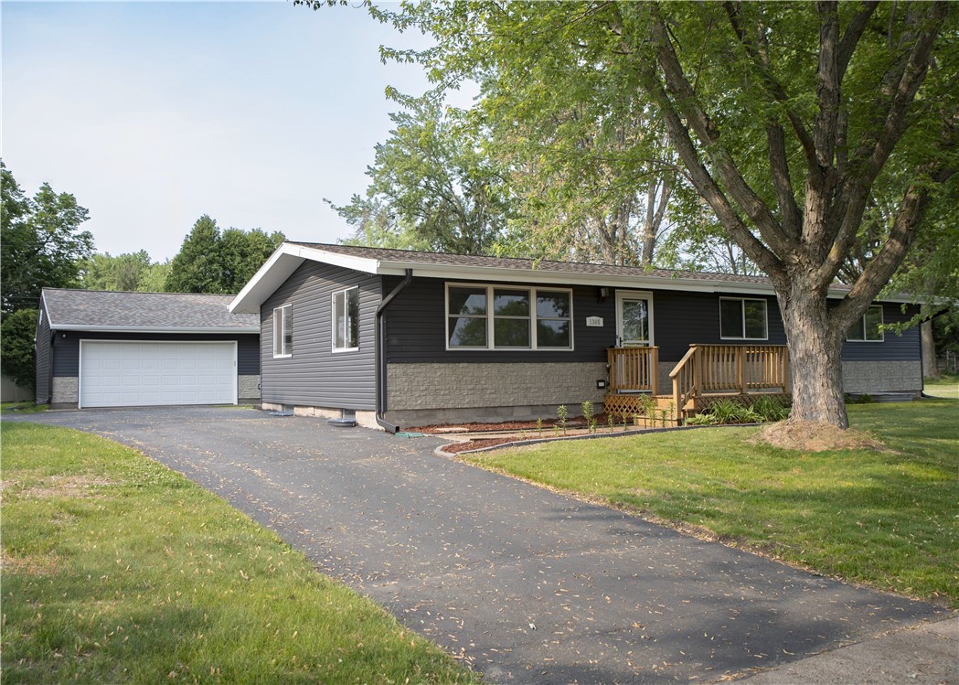 1305 Miles Street Property Photo 1