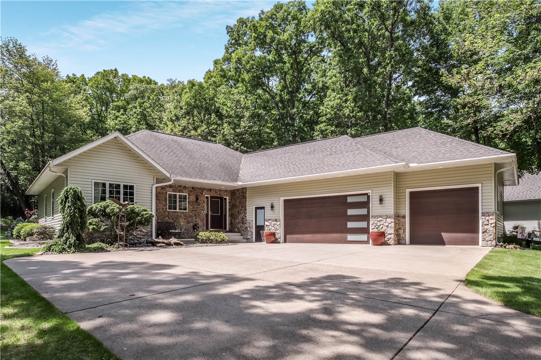 246 Oak Hollow Drive Property Photo 1