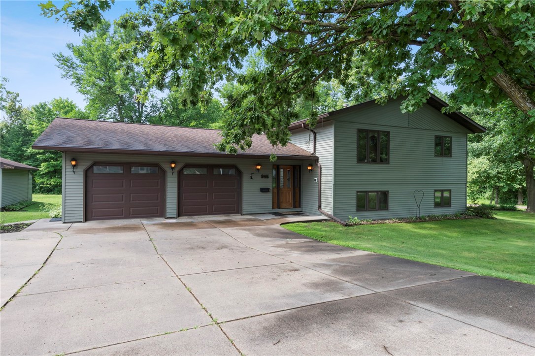 915 Nedvidek Street Property Photo 1