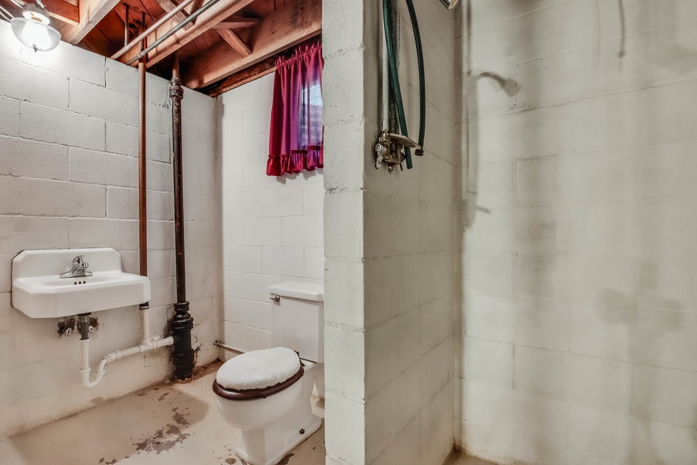 924 Superior Street Property Photo 37